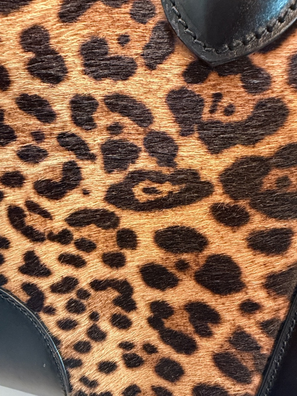 Gucci Leopard Print Tote with Black Leather and Gold Hardware - Picture 5 of 9